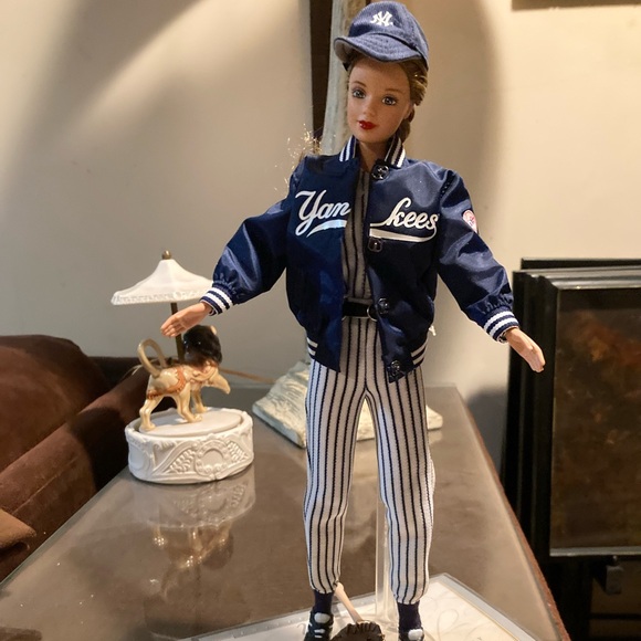 New York Yankee Barbie doll Mattel - Picture 2 of 6